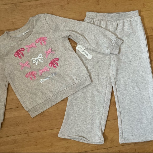 NWT Girls Size 5 Bows “Love Always” Outfit - Crewneck Top & Wide Leg Pants - Picture 2 of 2
